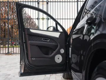 BENTLEY Bentayga 3.0 Hybrid Odyssean Edition 1 of 70