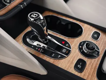 BENTLEY Bentayga 3.0 Hybrid Odyssean Edition 1 of 70