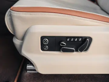 BENTLEY Bentayga 3.0 Hybrid Odyssean Edition 1 of 70