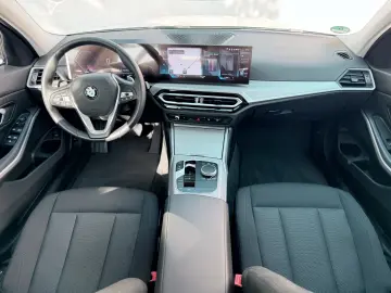 BMW Seria 3 318i Touring Automat