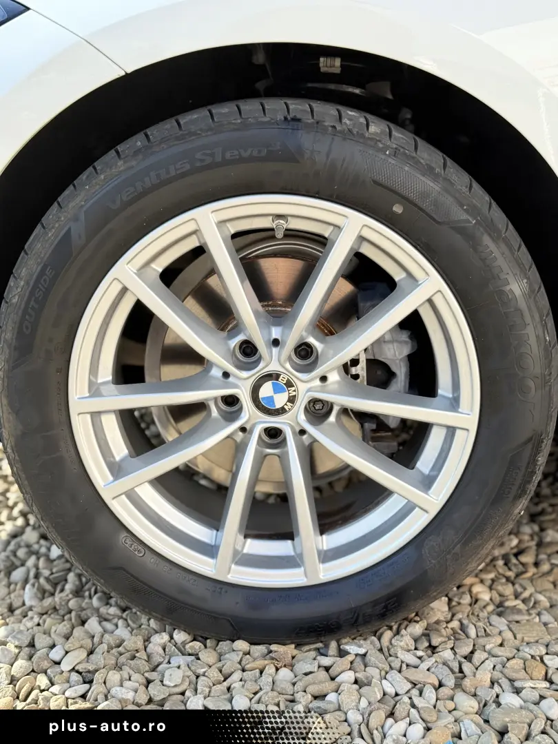 BMW Seria 3 318i Touring Automat