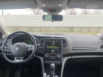 Renault Megane   carlig remorcare   rar efectuat  navigatie