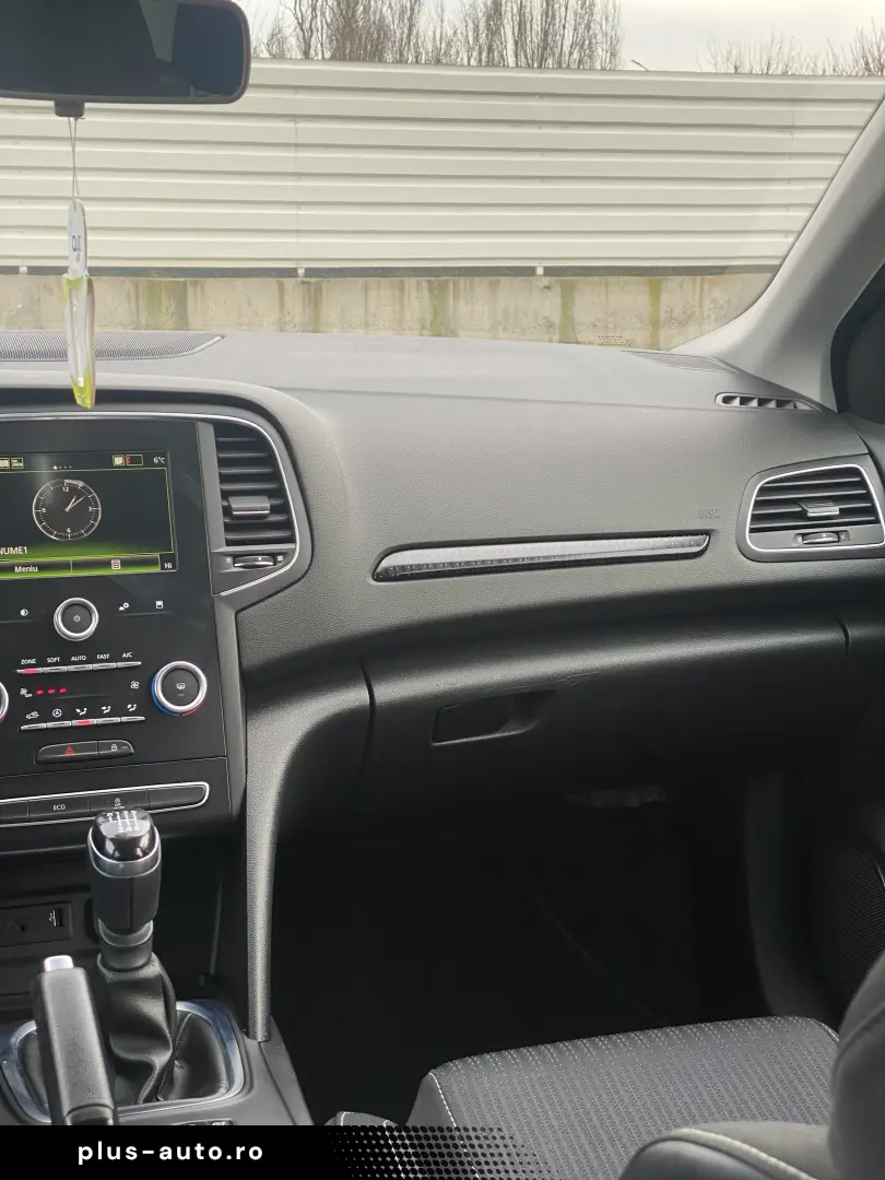 Renault Megane   carlig remorcare   rar efectuat  navigatie