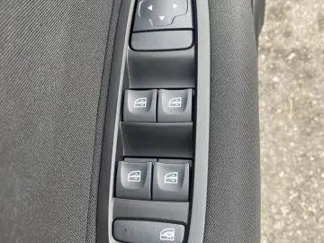 Renault Megane   carlig remorcare   rar efectuat  navigatie