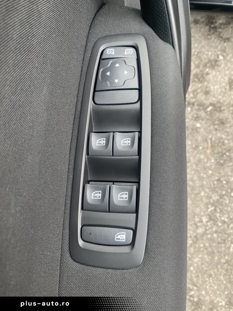 Renault Megane   carlig remorcare   rar efectuat  navigatie