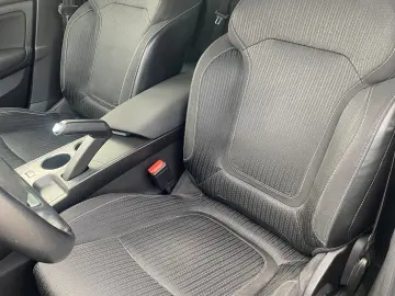 Renault Megane   carlig remorcare   rar efectuat  navigatie