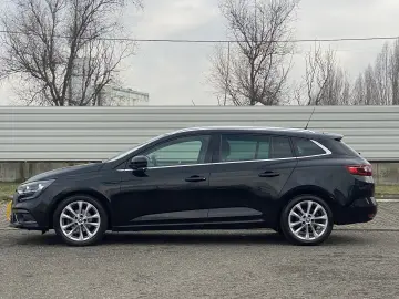 Renault Megane   carlig remorcare   rar efectuat  navigatie