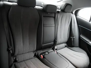 MERCEDES-BENZ E 300 de Avantgarde LED Kamera Distr T&hellip;