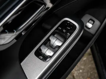 MERCEDES-BENZ E 300 de Avantgarde LED Kamera Distr T&hellip;