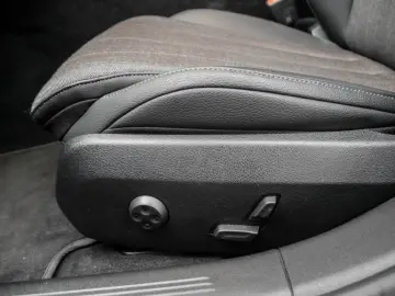 MERCEDES-BENZ E 300 de Avantgarde LED Kamera Distr T&hellip;