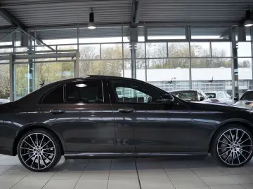 MERCEDES-BENZ E 300 d 4M Limousine AMG Line  20  Pano  Night