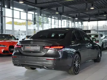 MERCEDES-BENZ E 300 d 4M Limousine AMG Line  20  Pano  Night