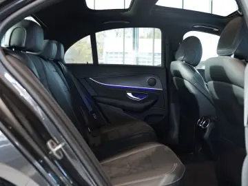 MERCEDES-BENZ E 300 d 4M Limousine AMG Line  20  Pano  Night