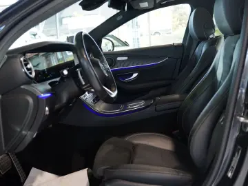 MERCEDES-BENZ E 300 d 4M Limousine AMG Line  20  Pano  Night