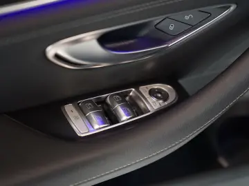 MERCEDES-BENZ E 300 d 4M Limousine AMG Line  20  Pano  Night