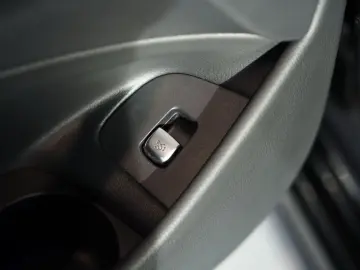 MERCEDES-BENZ E 300 d 4M Limousine AMG Line  20  Pano  Night