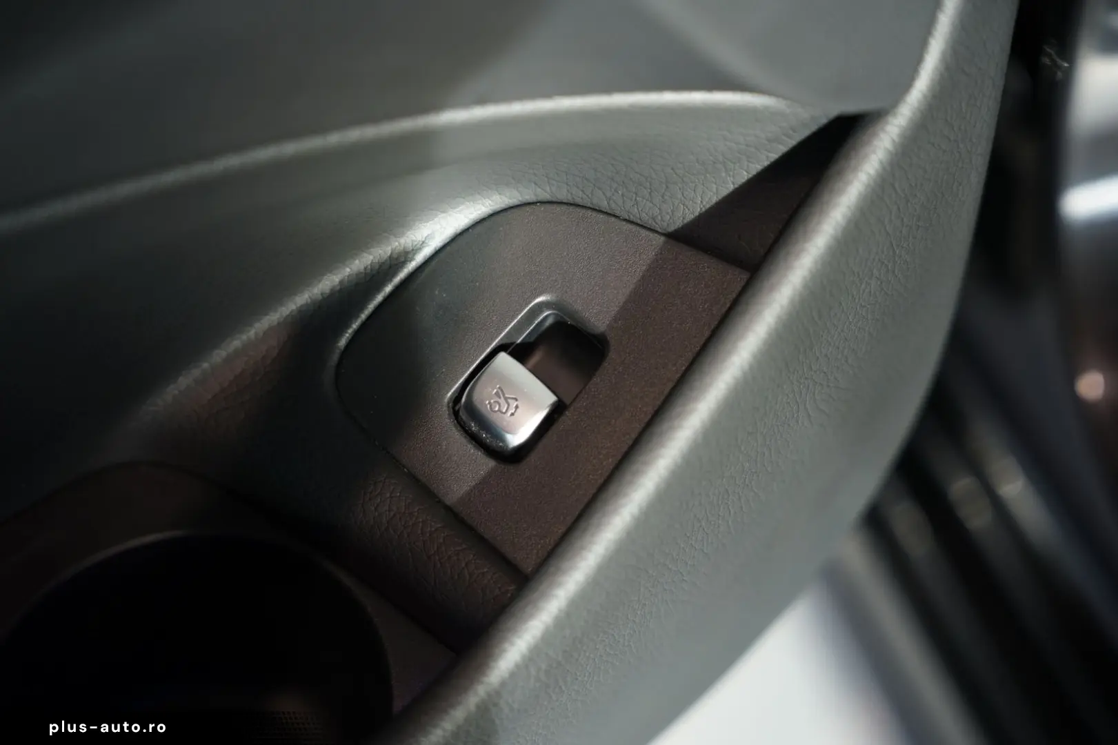 MERCEDES-BENZ E 300 d 4M Limousine AMG Line  20  Pano  Night