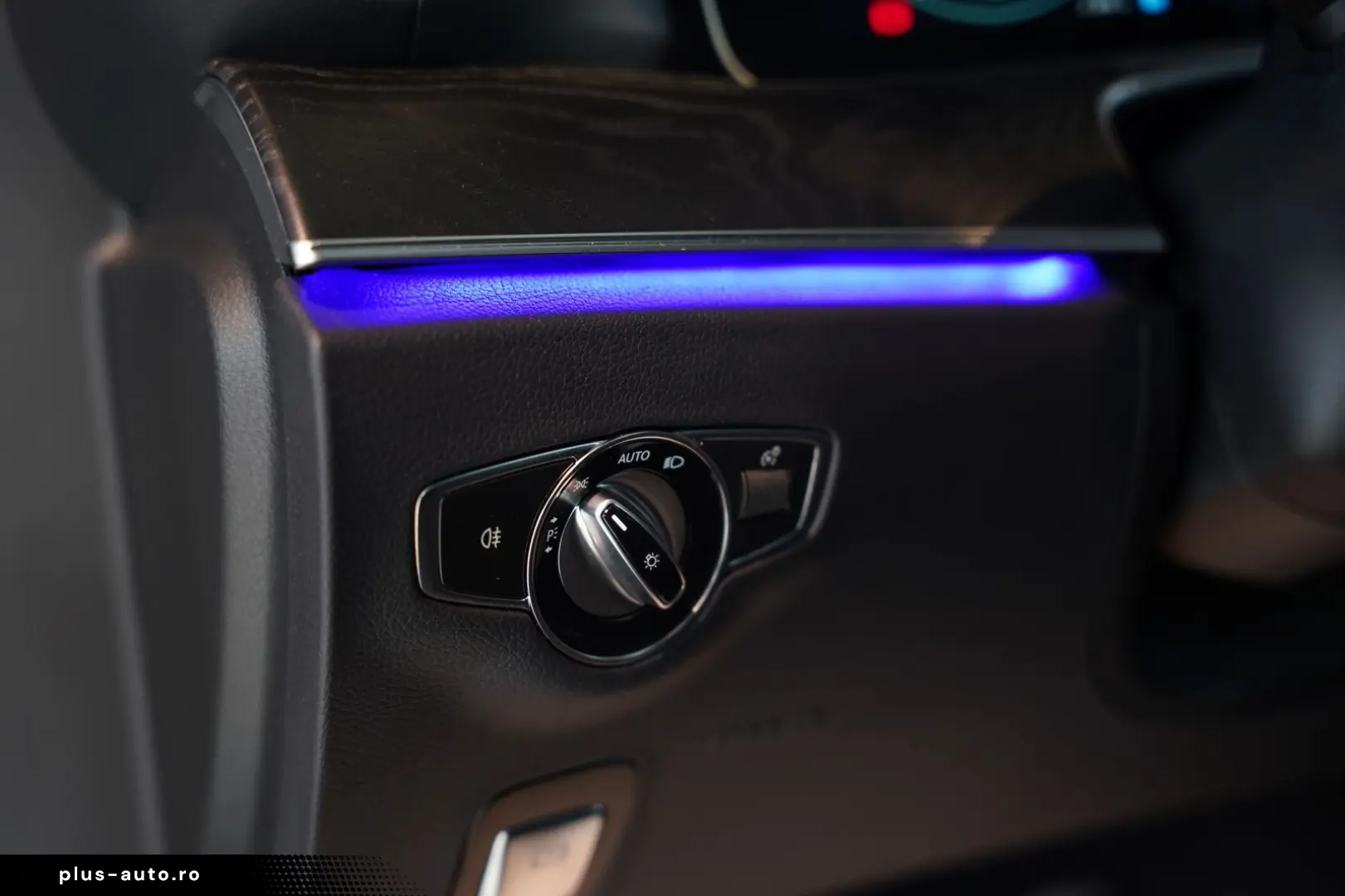 MERCEDES-BENZ E 300 d 4M Limousine AMG Line  20  Pano  Night