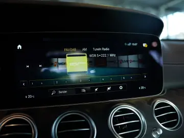 MERCEDES-BENZ E 300 d 4M Limousine AMG Line  20  Pano  Night