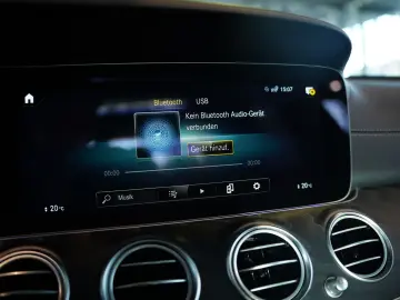 MERCEDES-BENZ E 300 d 4M Limousine AMG Line  20  Pano  Night