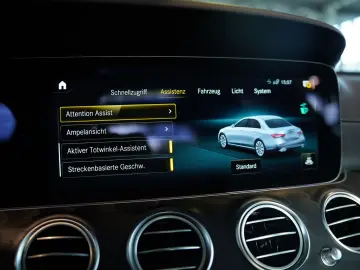 MERCEDES-BENZ E 300 d 4M Limousine AMG Line  20  Pano  Night