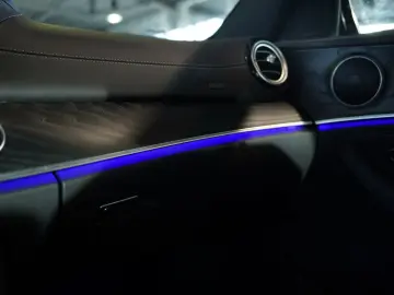 MERCEDES-BENZ E 300 d 4M Limousine AMG Line  20  Pano  Night