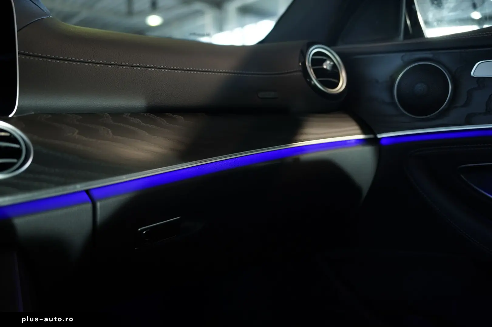 MERCEDES-BENZ E 300 d 4M Limousine AMG Line  20  Pano  Night