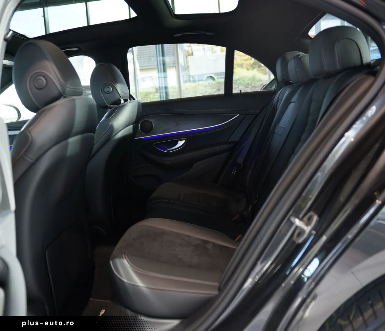 MERCEDES-BENZ E 300 d 4M Limousine AMG Line  20  Pano  Night