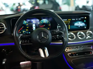 MERCEDES-BENZ E 300 d 4M Limousine AMG Line  20  Pano  Night