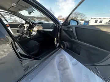 Mazda 3 MZR Active 1.6 MPI   139.000 km   Garanție & Rate