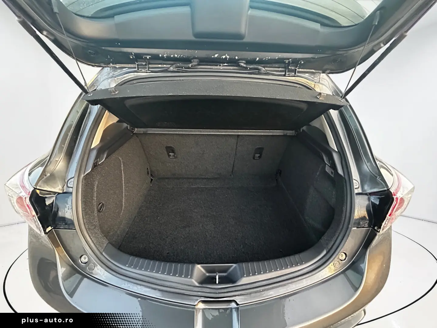 Mazda 3 MZR Active 1.6 MPI   139.000 km   Garanție & Rate