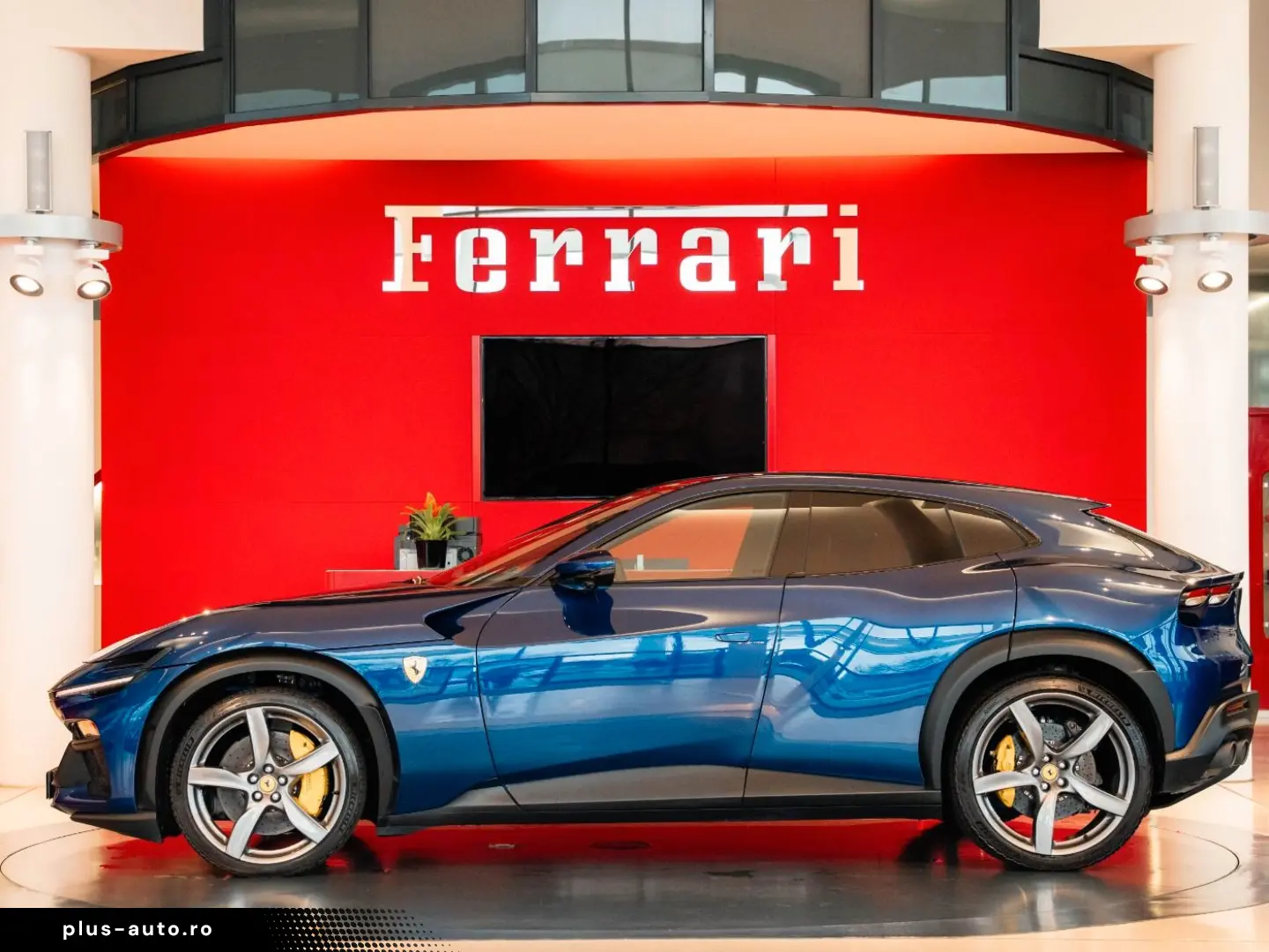 FERRARI Purosangue Panoramadach Massagesitze LED-Lenkrad