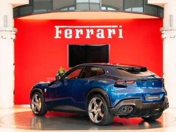 FERRARI Purosangue Panoramadach Massagesitze LED-Lenkrad