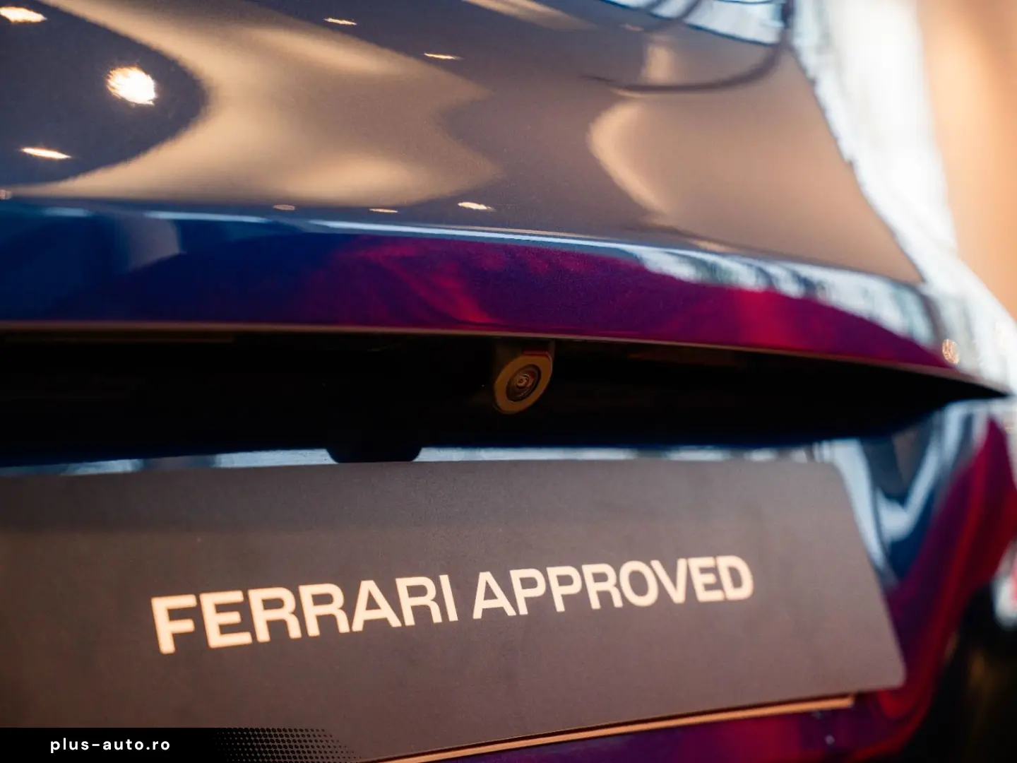 FERRARI Purosangue Panoramadach Massagesitze LED-Lenkrad