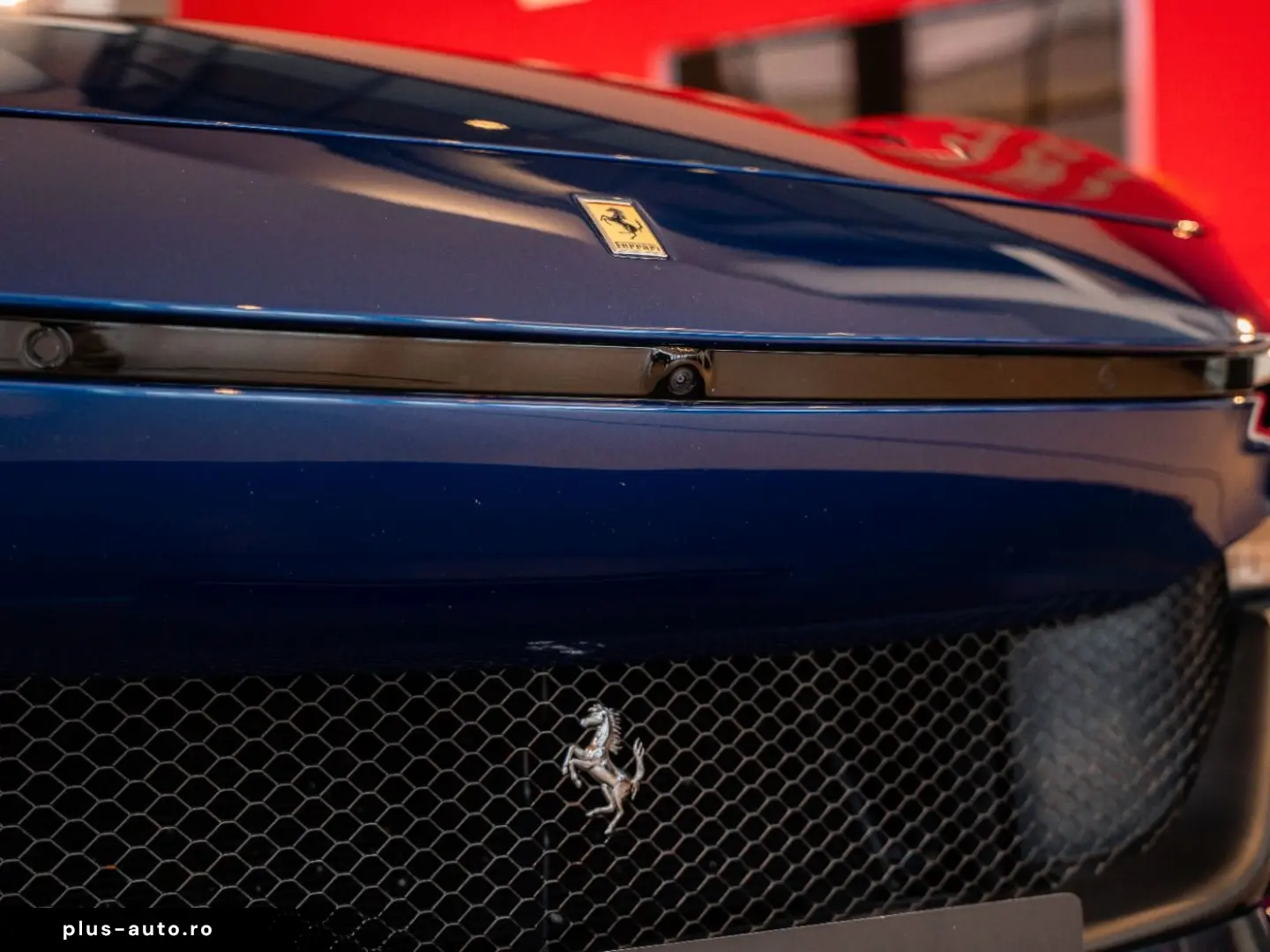 FERRARI Purosangue Panoramadach Massagesitze LED-Lenkrad