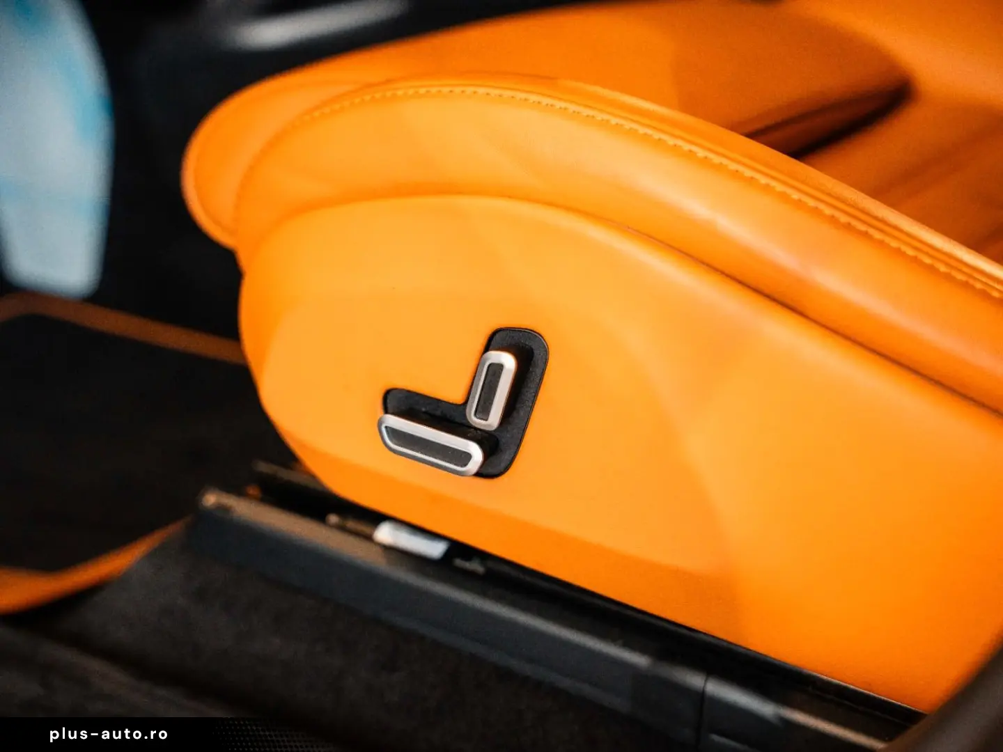 FERRARI Purosangue Panoramadach Massagesitze LED-Lenkrad