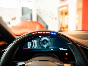 FERRARI Purosangue Panoramadach Massagesitze LED-Lenkrad