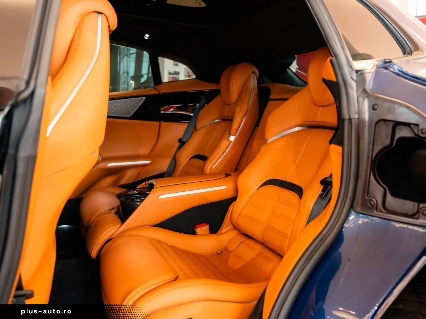 FERRARI Purosangue Panoramadach Massagesitze LED-Lenkrad