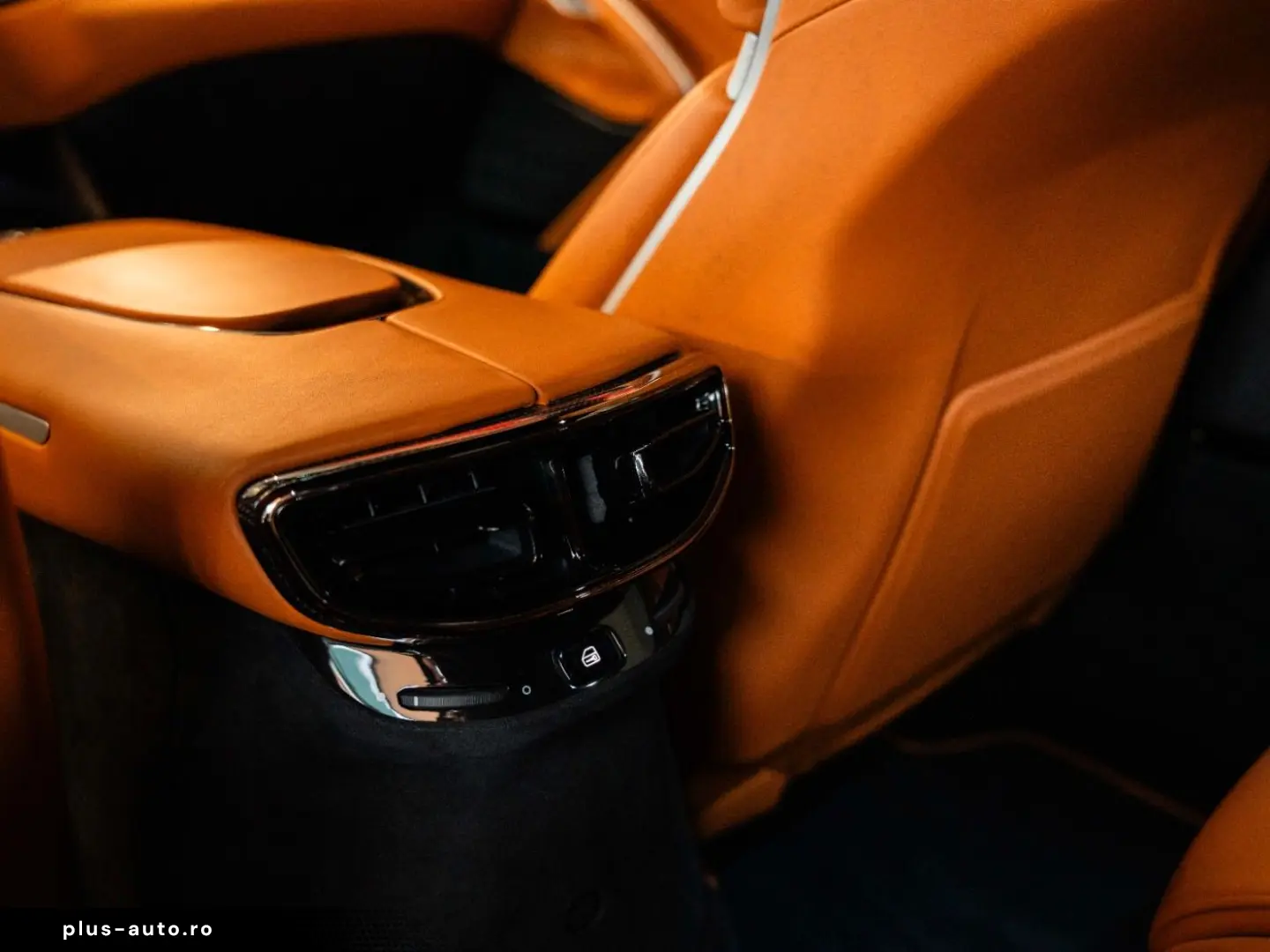 FERRARI Purosangue Panoramadach Massagesitze LED-Lenkrad