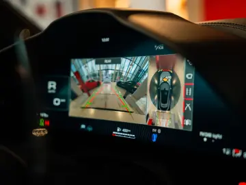 FERRARI Purosangue Panoramadach Massagesitze LED-Lenkrad