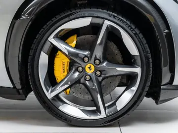 FERRARI Purosangue V12 DCT 4WD