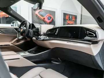 FERRARI Purosangue V12 DCT 4WD