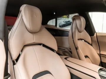 FERRARI Purosangue V12 DCT 4WD