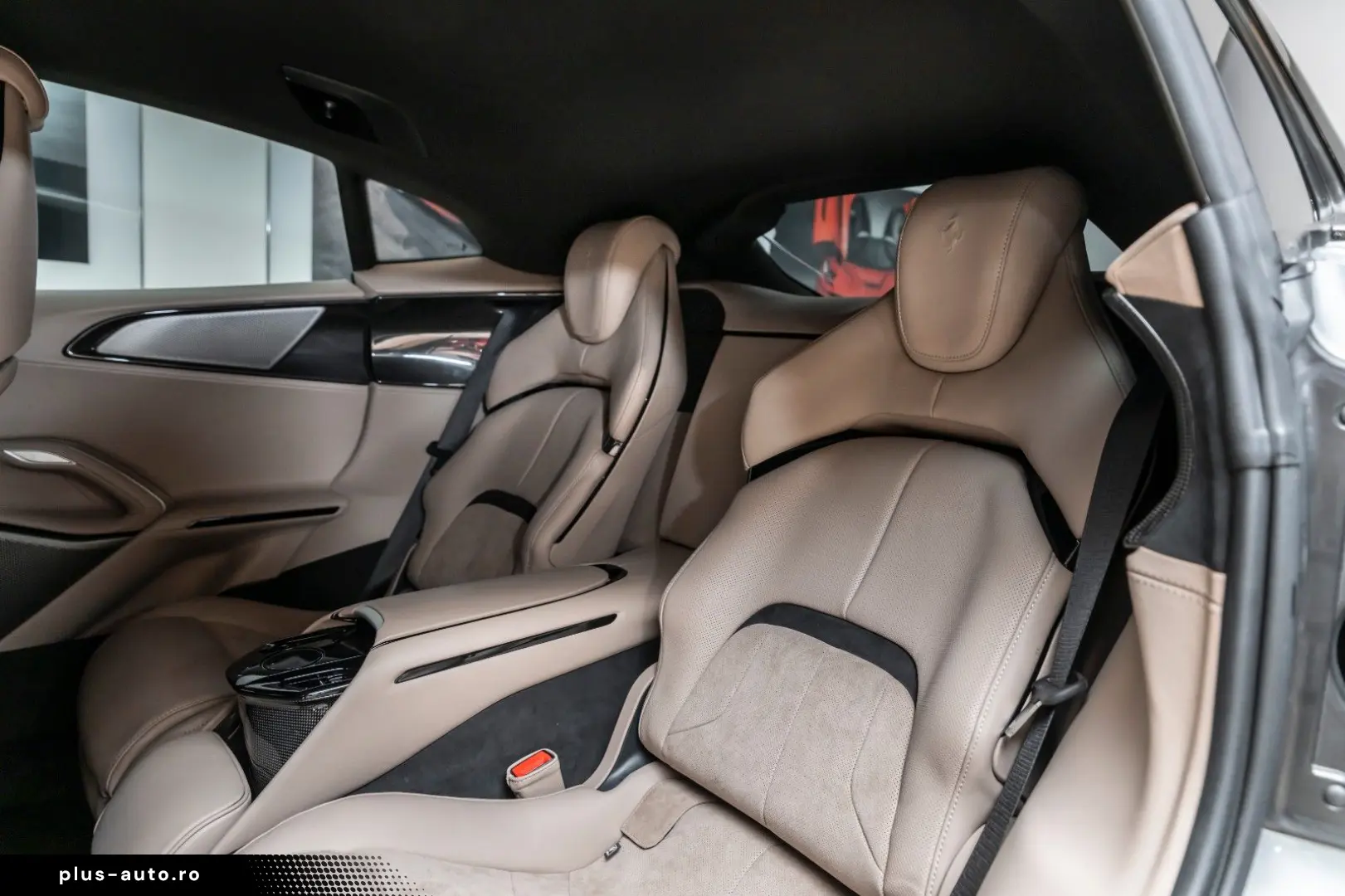 FERRARI Purosangue V12 DCT 4WD