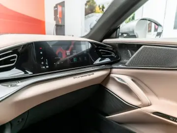 FERRARI Purosangue V12 DCT 4WD