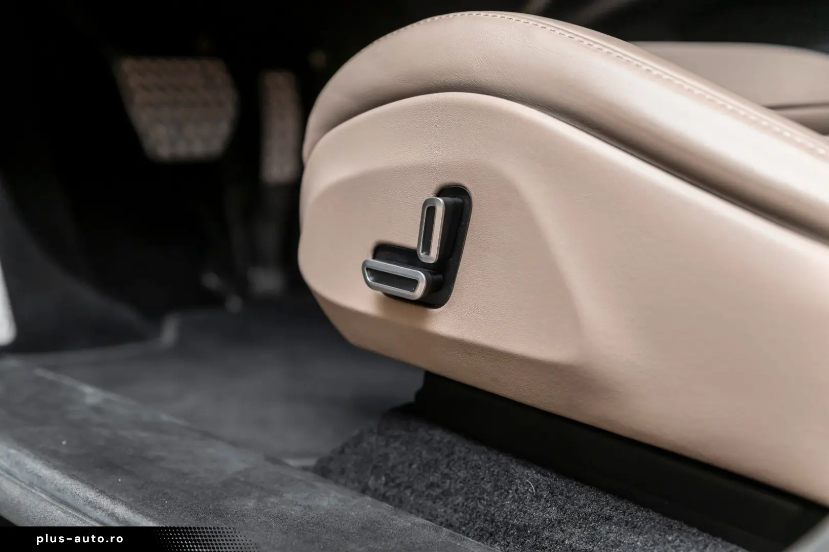 FERRARI Purosangue V12 DCT 4WD