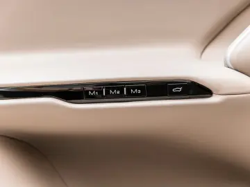 FERRARI Purosangue V12 DCT 4WD