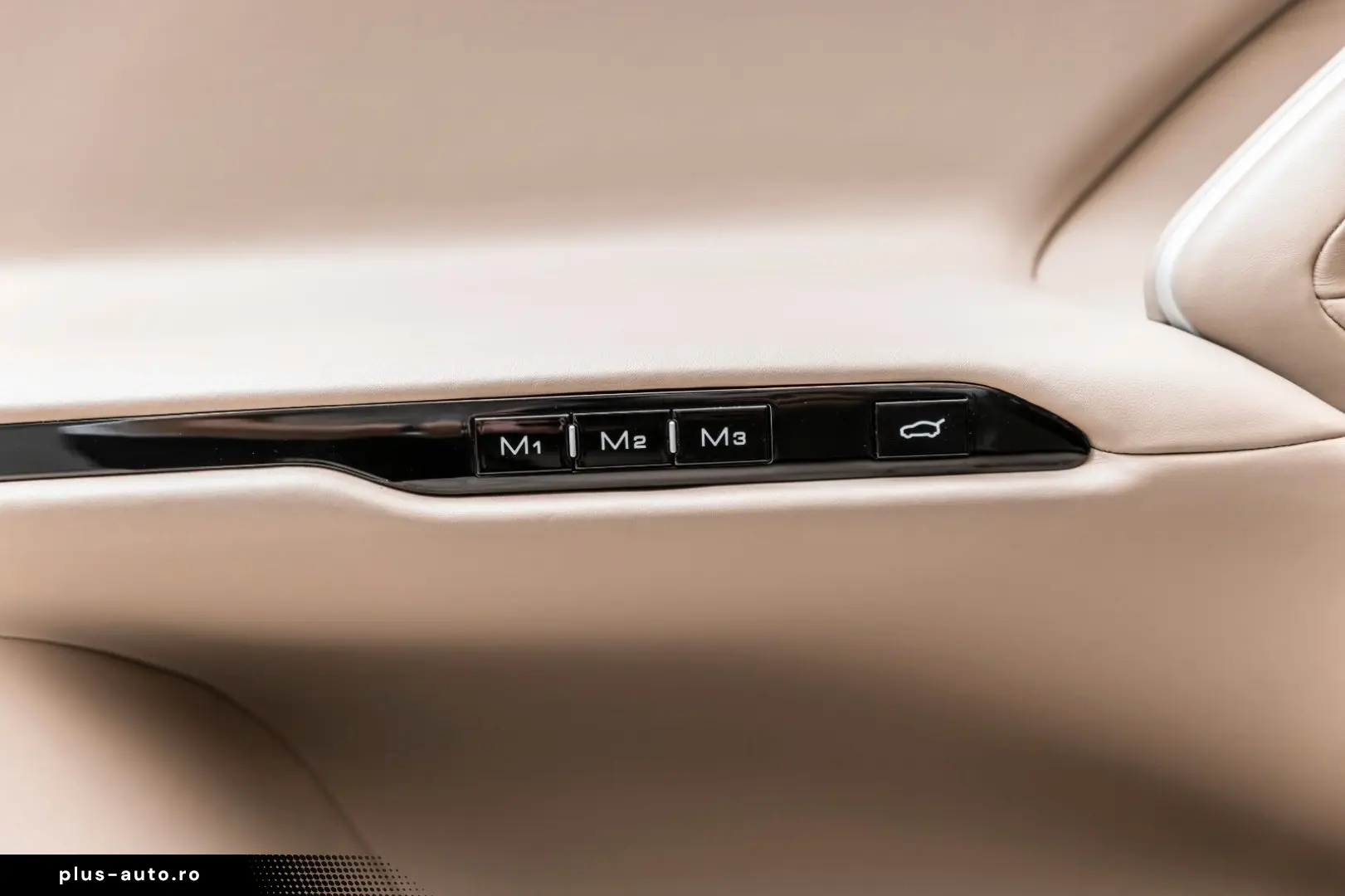 FERRARI Purosangue V12 DCT 4WD