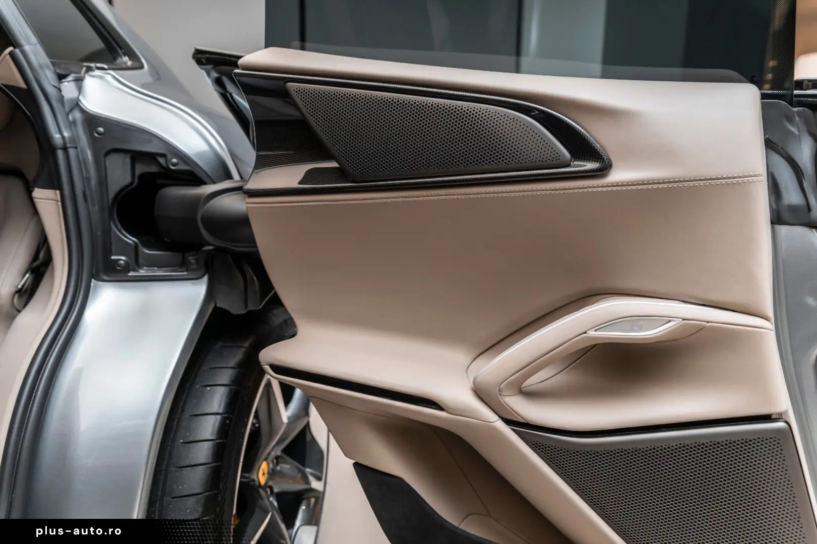 FERRARI Purosangue V12 DCT 4WD