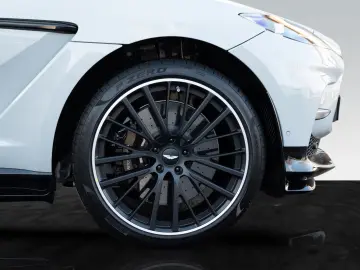 ASTON MARTIN DBX707   Carbon Twill   Duotone Interior